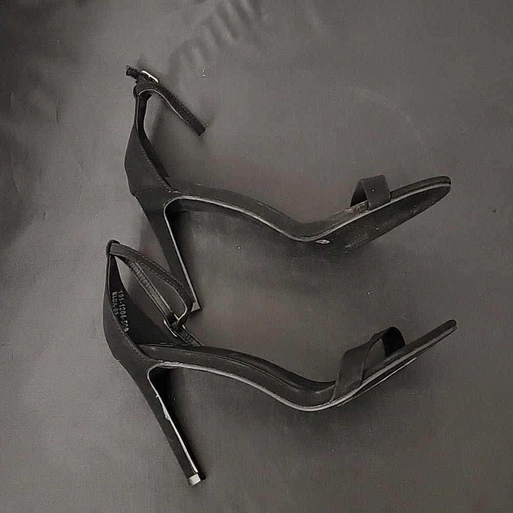 BRAND NEW CHU SHOP POINT TOE ADJUSTABLE BUCKLE ANKLE STRAP STILETTOS - Picture 10 of 16